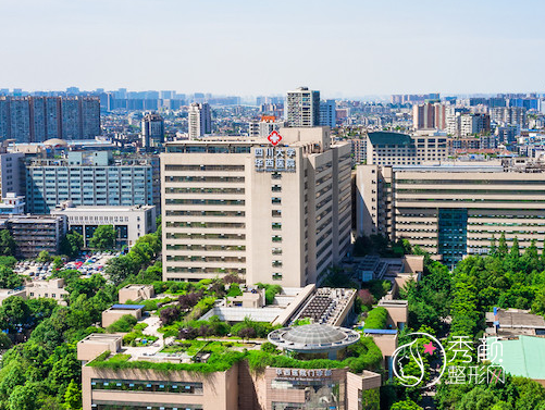 成都华西医院隆胸哪个医生比较好|附隆胸价格表一览