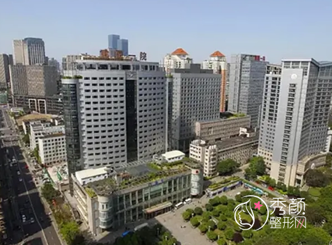重庆医科大学附属第一医院植发怎么样，收费贵不贵？附植发价格表一览