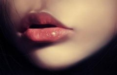 <b>厚唇改薄术</b>