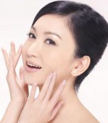 港星温碧霞为留青春 狂打美容针