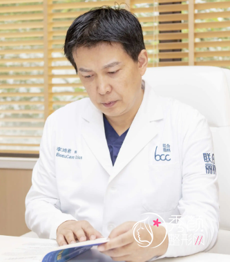 上海隆鼻哪个医生好？范荣杰、李鸿君、成浩、唐鏖、徐永丰等医生对比