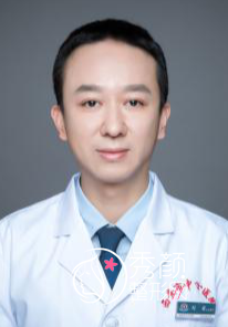 西安市中心医院隆胸多少钱？附隆胸价格表+隆胸医生推荐及介绍