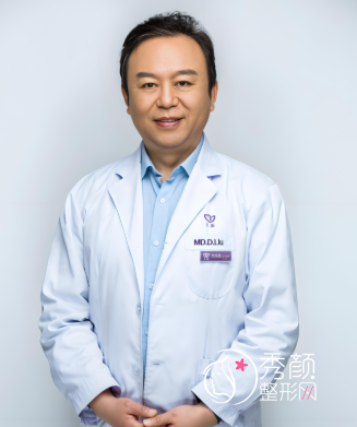 北京自体脂肪丰胸冯斌和刘成胜哪个更好？深度分析两位医生各有优势！