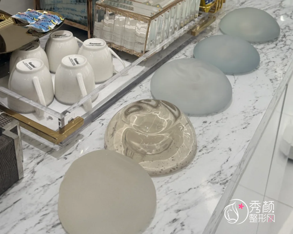 东莞假体隆胸哪个医院做的好？市人民医院、爱思特、壹加壹、西妃…技术强