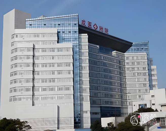 成都医学院一附院吸脂多少钱，哪个医生好？邹杰等吸脂医生介绍
